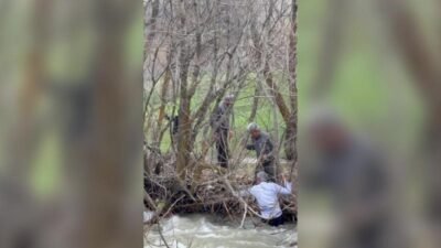 Hakkari’nin Şemdinli ilçesine bağlı Yufkalı Köyü'nde dere kenarında yürüdüğü sırada