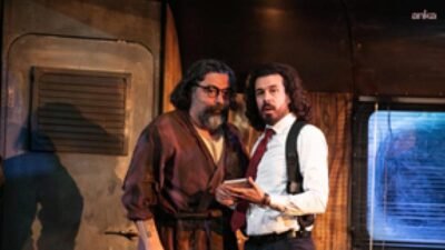 İzmir Şehir Tiyatroları, Sam Bobrick’in kaleme aldığı, "Halktan Biri" adlı