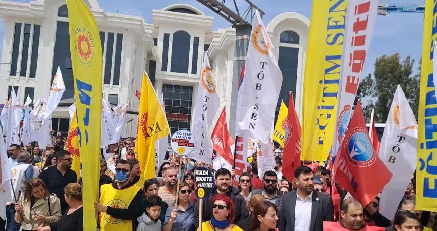 Hatay’da eğitimciler şiddete karşı tek ses oldu: Beş silah, yedi şarjör, ey Yusuf Tekin bu problemi sen çöz Şanlıurfa ve Kahramanmaraş’taki okul saldırılarına karşı Hatay’da tek ses olan