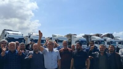 Hatay’ın Payas ilçesinde Irak’a yük taşıyan yaklaşık 800 TIR şoförü,