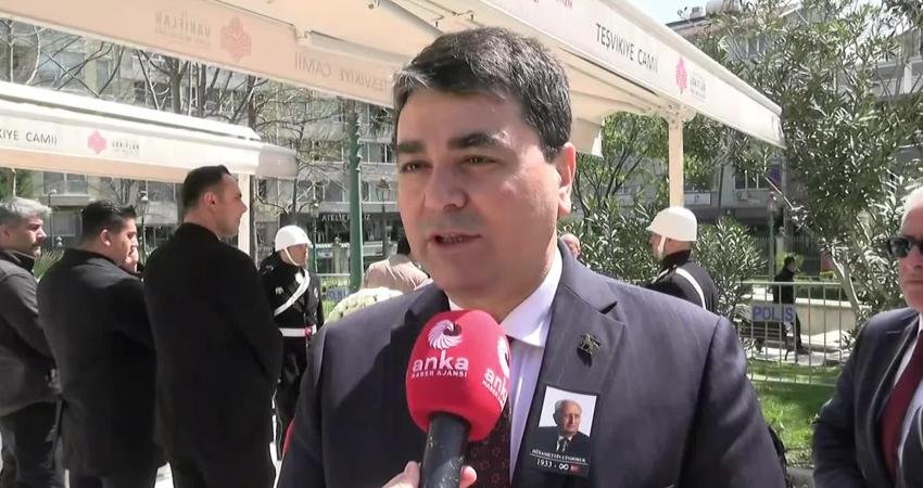 Demokrat Parti Genel Başkanı Gültekin Uysal, eski TBMM Başkanı Hüsamettin