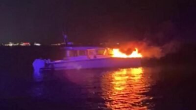 İçişleri Bakanlığı'ndan yapılan açıklamada, İstanbul'un Kadıköy ilçesinde teknede çıkan yangında