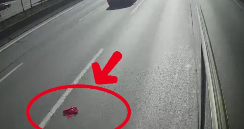 İstanbul’un ulaşım ağında görev yapan İETT sürücüsü Mehmet Sena İnçke,