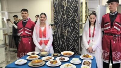 Iğdır’da Turizm Haftası kapsamında düzenlenen "İki Nesil Bir Lezzet" yemek