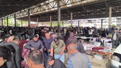 Osmaniye'de alım gücü düşük olan vatandaşlar ikinci el pazarına akın