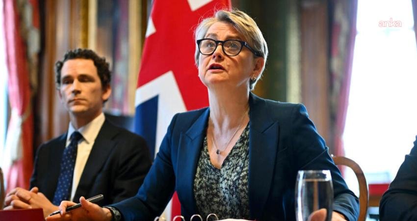 İngiltere Dışişleri Bakanı Yvette Cooper, dışişleri bakanları çevrim içi toplantısında,