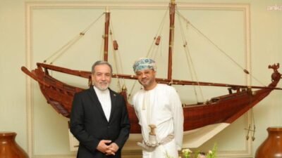 İran Dışişleri Bakanı Abbas Arakçi, Umman Sultanlığı'nı ziyaret ederek, ikili