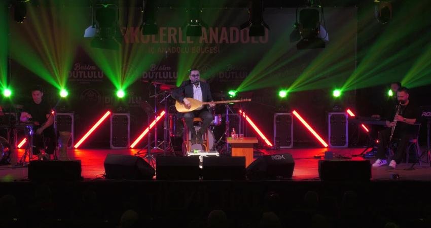 Manisa Büyükşehir Belediyesi tarafından düzenlenen "Türkülerle Anadolu" etkinlikleri kapsamında Türk