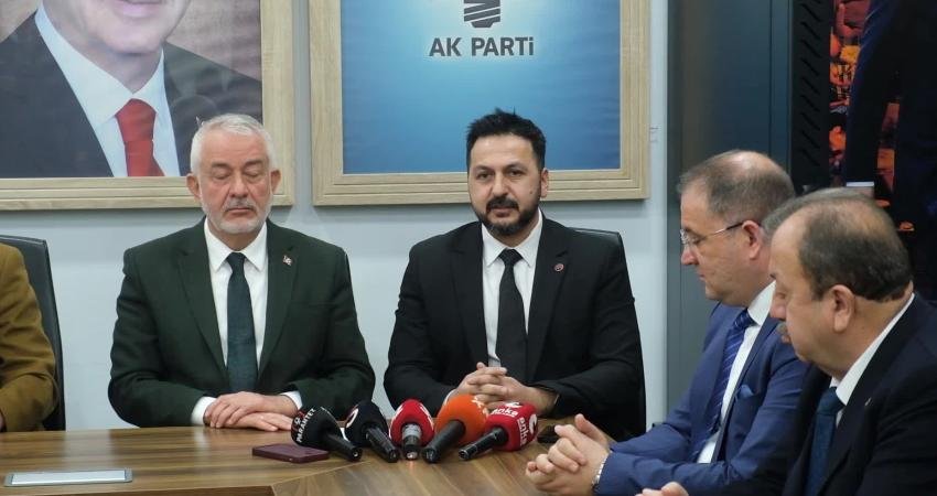 Isparta’da İYİ Parti’den istifa eden Belediye Meclisi’nin iki üyesi AK Parti’ye katıldı İYİ Parti'den bir süre önce istifa eden Isparta Belediye Meclisi Üyeleri