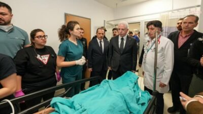 İstanbul Valisi Davut Gül, Beşiktaş ilçesinde bulunan Yapı Kredi Plaza'nın