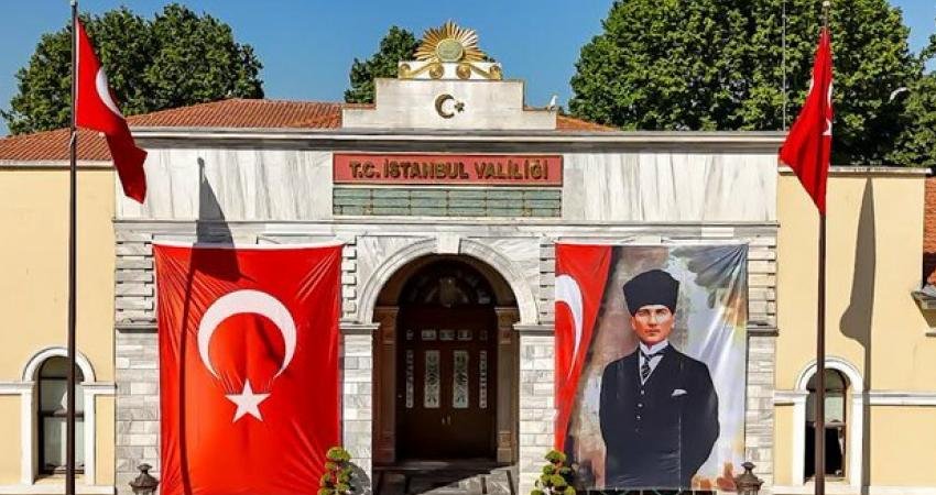 İstanbul Valiliği, Çatalca ve Beykoz'da ormanlık alanlarda çıkan yangınların havadan