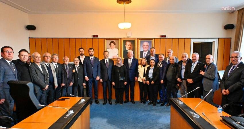 İYİ Parti Genel Başkanı Müsavat Dervişoğlu, TBMM’de farklı illerden gelen