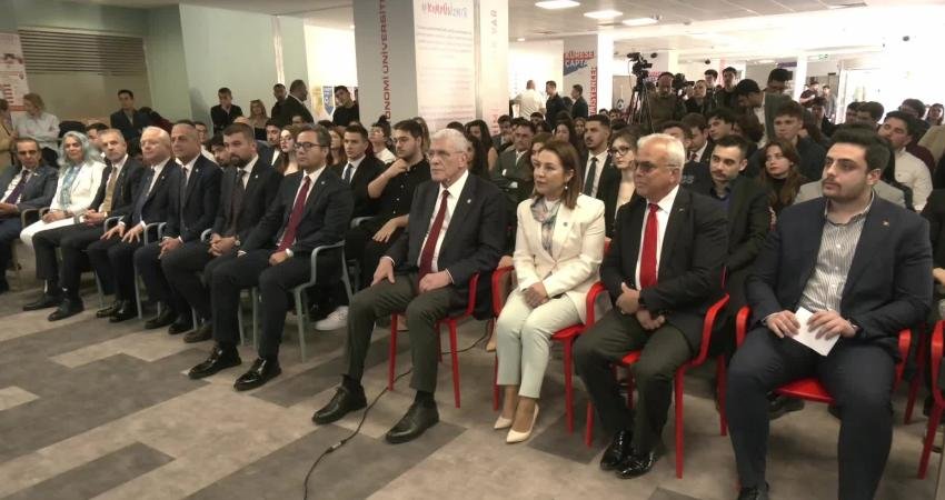 İzmir’de üniversite öğrencileriyle buluşan İYİ Parti Genel Başkanı Müsavat Dervişoğlu, “İktidara geldiğimiz