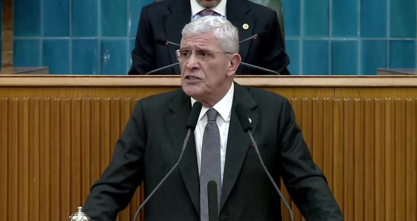 Dervişoğlu: “Sen Başbakanlığa gelirken elinde bir yüzükle geldin. Bundan fazla ne varsa senin elinde zehir zıkkım olsun” İYİ Parti genel Başkanı Müsavat Dervişoğlu, simit hesabı üzerinden Cumhurbaşkanı