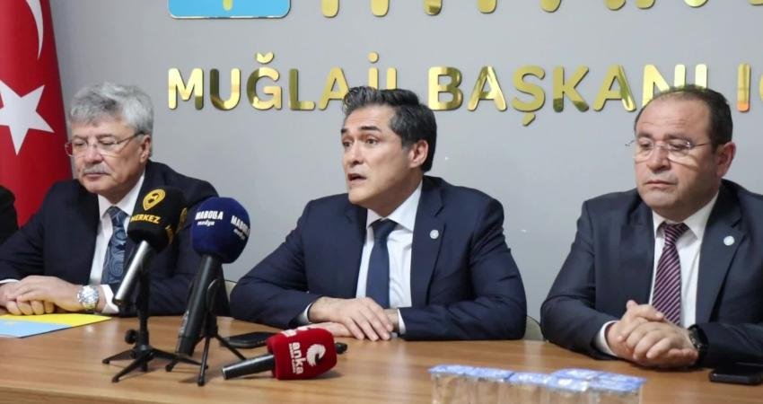 İYİ Partili Buğra Kavuncu: İktidar sandıktan kaçmamalı ve en kısa sürede sandığı milletin önüne getirmeli İYİ Parti Genel Başkan Yardımcısı Buğra Kavuncu, "Milletten kaçan, sokağa