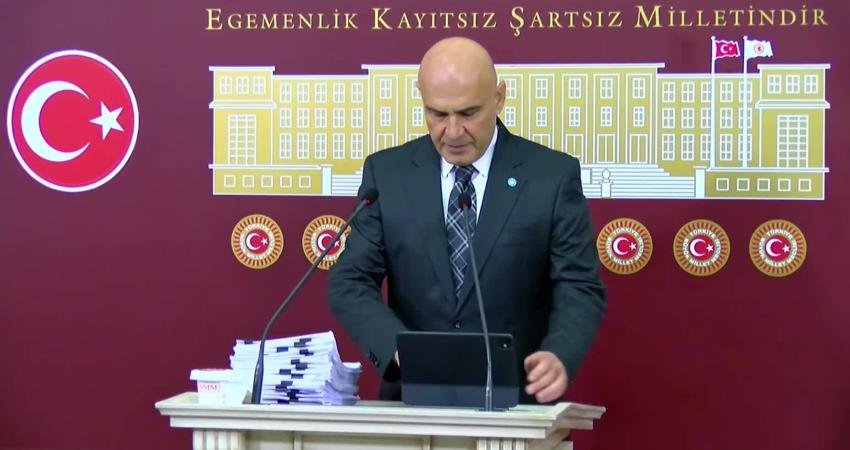 İYİ Parti Grup Başkanvekili Turhan Çömez, TBMM'de düzenlediği basın toplantısında