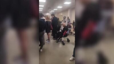 İYİ Parti Genel Başkan Yardımcısı Ahmet Eşref Fakıbaba, bir vatandaşın