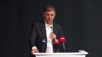 İZBB Başkanı Cemil Tugay: “Vaat etmemiz gereken en önemli şey kamu reformu” CHP İzmir İl Başkanlığı İl Danışma Kurulu Toplantısı'nın açılışında konuşan