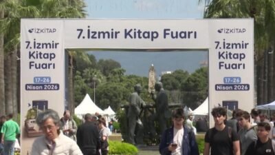 İZKİTAP - 7. İzmir Kitap Fuarı, İzmirlilerin yoğun ilgisiyle devam