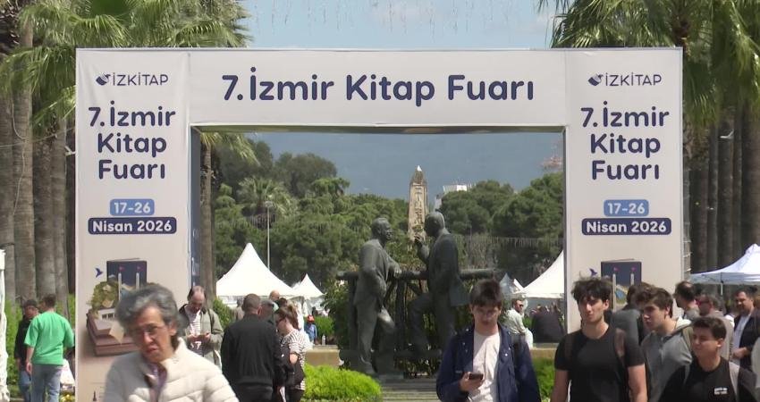 İZKİTAP - 7. İzmir Kitap Fuarı, İzmirlilerin yoğun ilgisiyle devam