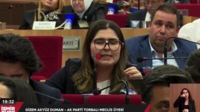 İzmir Büyükşehir Belediyesi’nin 2025 yılı faaliyet raporunun görüşüldüğü meclis toplantısında,