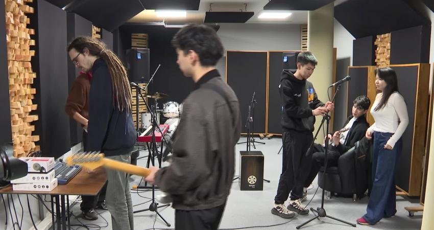 İzmir Büyükşehir Belediye Başkanı Cemil Tugay’ın, genç müzisyenler arasında fırsat