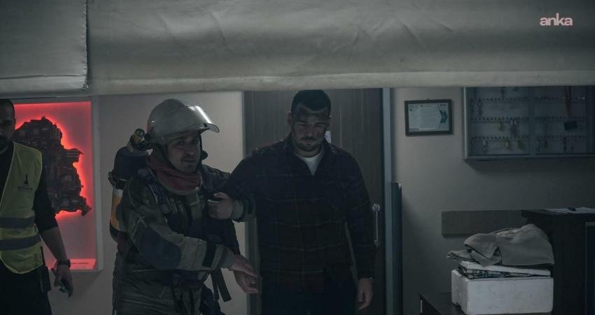 İzmir Büyükşehir’den afetlere karşı tam hazırlık İzmir Büyükşehir Belediyesi, Oğuzlar Ek Hizmet Binası’nda düzenlediği deprem ve