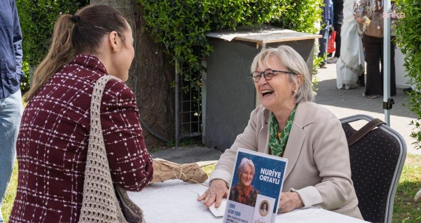 İzmir Büyükşehir Belediyesi'nin ev sahipliğinde düzenlenen  İZKİTAP-7. İzmir Kitap Fuarı'nda,
