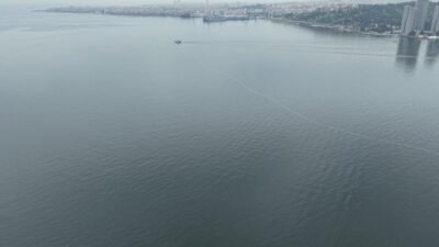 İzmir Büyükşehir Belediyesi tarafından İzmir Körfezi’nde dron desteğiyle yapılan rutin