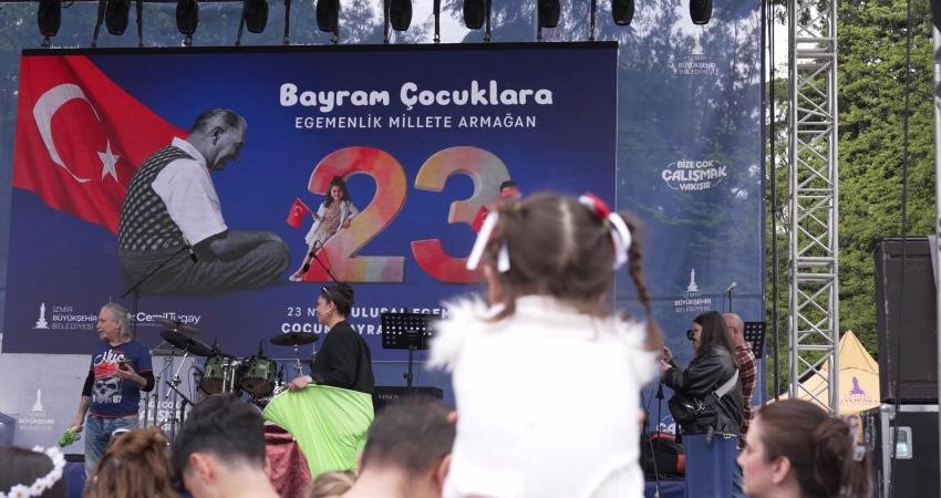 23 Nisan Ulusal Egemenlik ve Çocuk Bayramı İzmir Büyükşehir Belediyesi