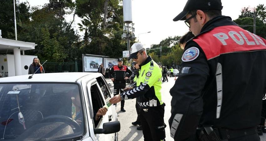 İzmir'de İl Emniyet Müdürlüğü ekiplerince 27 Mart-2 Nisan'da yapılan operasyonlarda