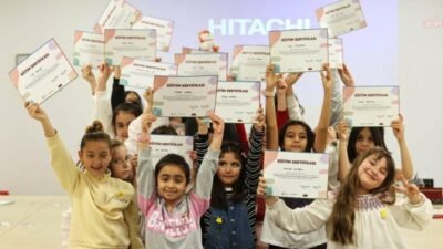 İzmir Büyükşehir Belediyesi, çocukların ufkunu açan projelere ev sahipliği yapıyor.