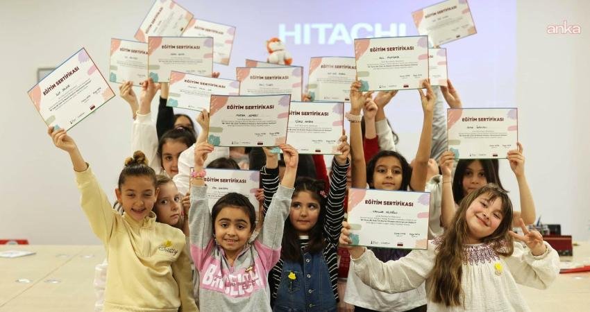 İzmir Büyükşehir Belediyesi, çocukların ufkunu açan projelere ev sahipliği yapıyor.