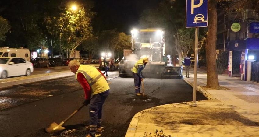 İzmir Büyükşehir Belediyesi Karşıyaka Girne Bulvarı’nda yol yenileme çalışması başlattı.