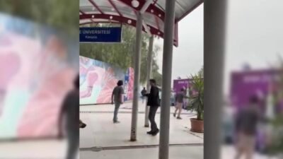İzmir’de Ege Üniversitesi kampüsünde iki öğrenci grubu arasında çıkan kavgada,