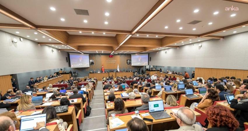 İzmir Büyükşehir Belediye Başkanı Cemil Tugay, kentsel dönüşüm nedeniyle vatandaşın