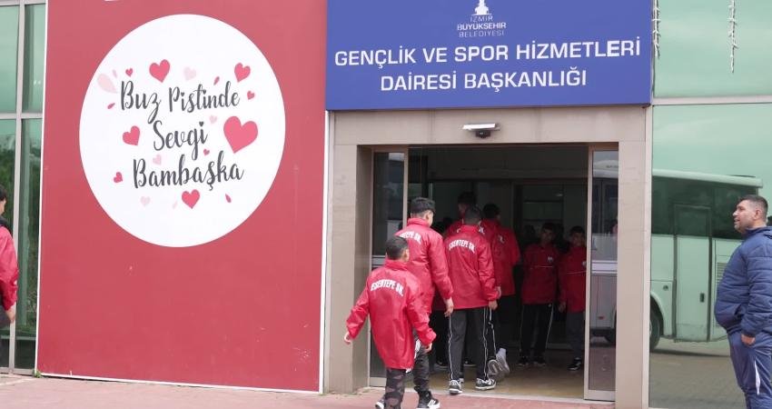 İzmir Büyükşehir Belediye Başkanı Cemil Tugay, Roman Yurttaş Meclisi’nde verdiği