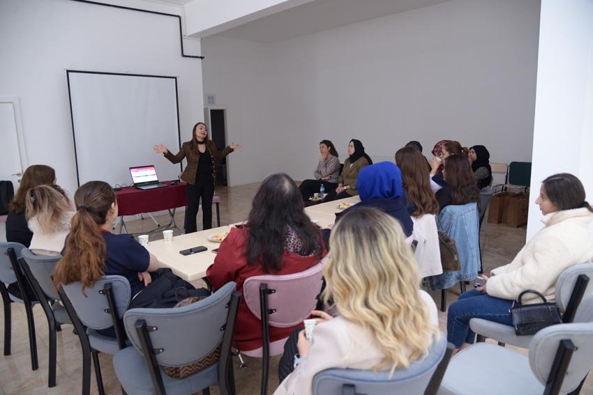 Kahramankazan’da anne adaylarına özel seminer Kahramankazan Belediyesi, anne adaylarına yönelik düzenlediği “Anne Olmaya Hazırlık” semineriyle