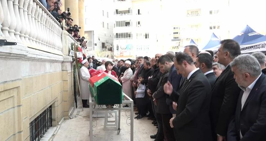 Kahramanmaraş’taki okul saldırısında yaşamını yitirenler son yolculuğuna uğurlandı Kahramanmaraş’taki Ayser Çalık Ortaokulu’nda öğrencilerden İsa Aras Mersinli'nin düzenlediği silahlı saldırıda