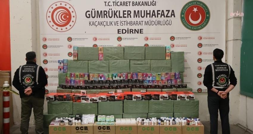 Gümrükler Muhafaza ekiplerince Kapıkule’de gerçekleştirilen operasyonda elektronik sigara, sigara filtresi,