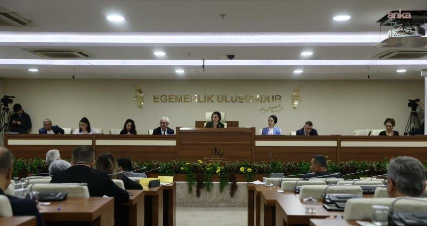 Karabağlar Belediye Başkanı Helil Kınay, nisan ayı meclis toplantısında, halk