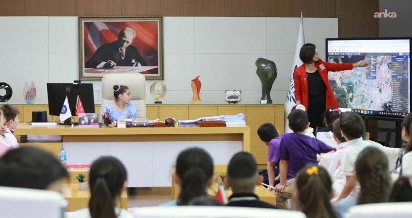 Karabağlar Belediye Başkanı Helil Kınay, 23 Nisan Ulusal Egemenlik ve