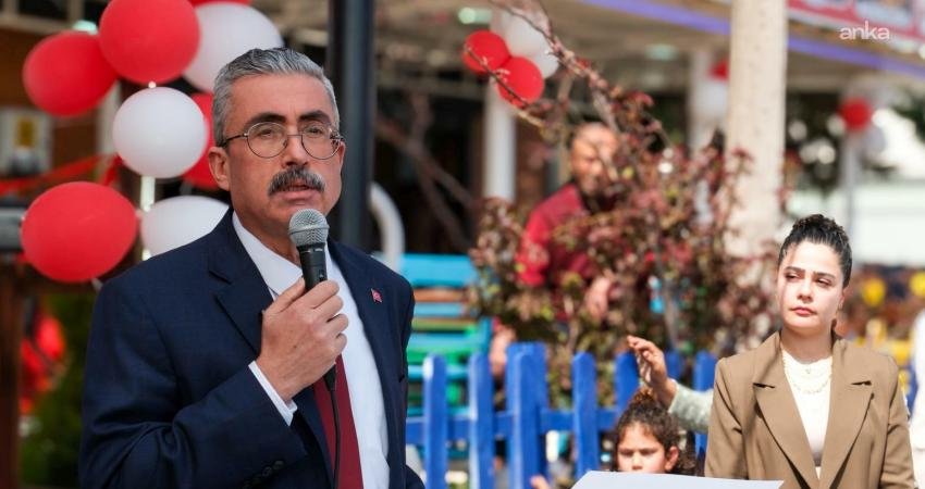 Karataş Belediye Başkanı Ali Karataş: “Eğitim yuvalarımıza yönelen bu tür saldırılar asla kabul edilemez” Karataş Belediye Başkanı Ali Bedrettin Karataş, Siverek ve Kahramanmaraş’ta okullarda