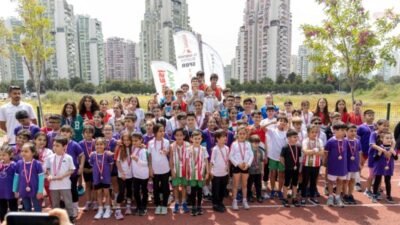 Karşıyaka Belediyesi tarafından 23 Nisan kutlamaları kapsamında düzenlenen Çocuk Atletizm