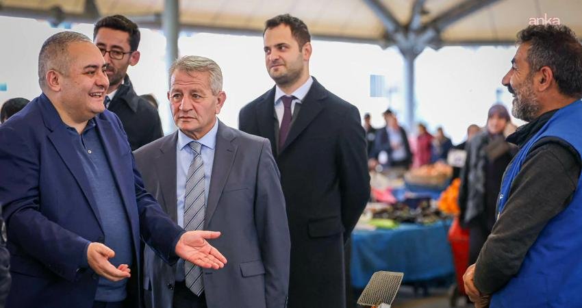 Keçiören Belediye Başkanı Mesut Özarslan, Bademlik Semt Pazarı’nı ziyaret ederek,