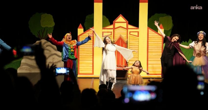 Keçiören Belediyesi Kent Tiyatrosu’nun yeni çocuk oyunu "Sihirli Madalyon" minik