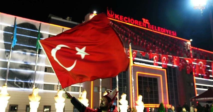 Keçiören’de kurulan dev ekranda binlerce vatandaş, A Milli Takım’ın Dünya
