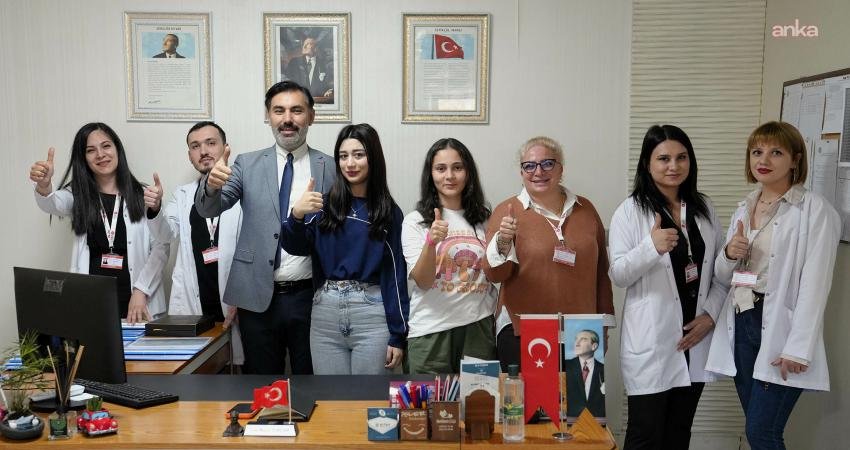 Keçiören Belediyesi Eğitim Merkezi’nde sınava hazırlanan Meliha Akbaş ve Zeynep