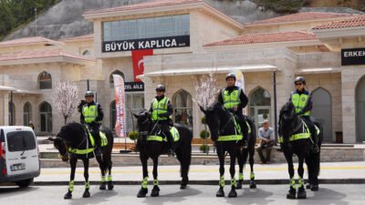 Ankara’nın doğasıyla öne çıkan ilçesi Kızılcahamam’da görev yapan atlı polis