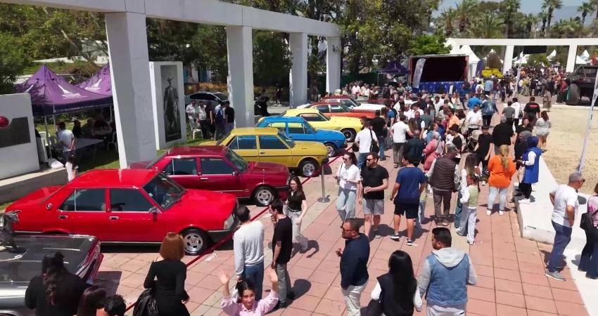 İzmir Büyükşehir Belediyesi ev sahipliğinde düzenlenen İZKİTAP - İzmir Kitap